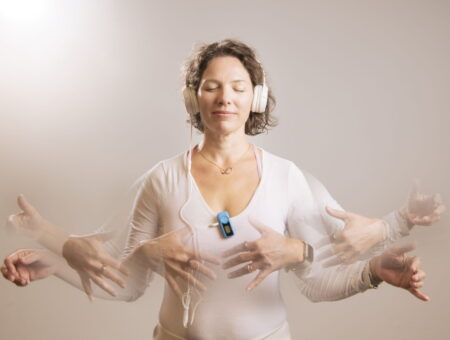 HARMONIJA ZNOTRAJ – DOTIK GIBANJA, DIHA IN PRISOTNOSTI