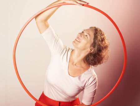 OD NAPETOSTI K LAHKOTNOSTI – DOGODEK ZA TELO, SRCE IN JASNOST